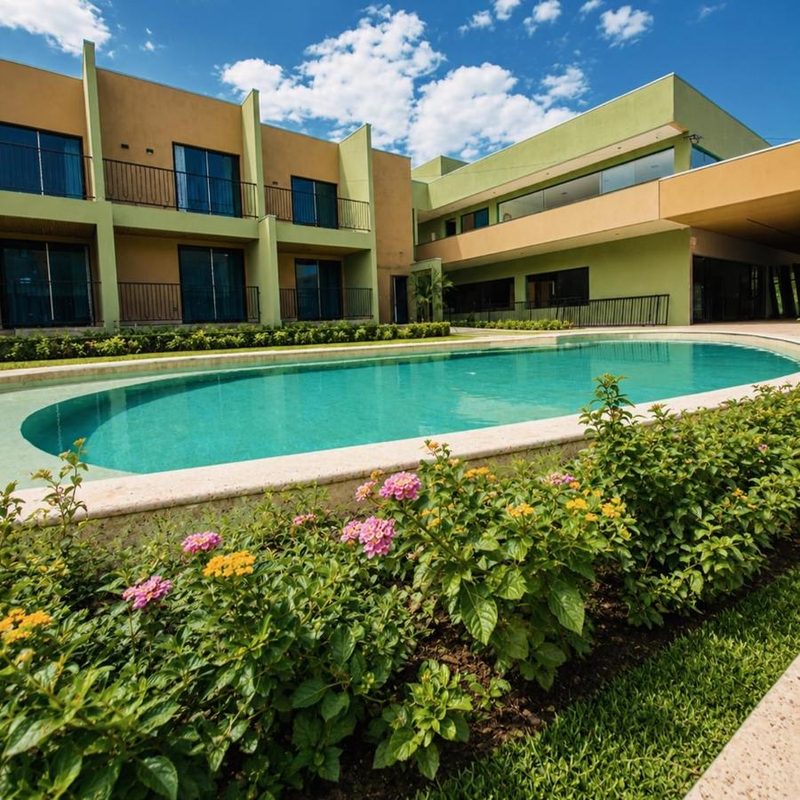 Piscina externa e jardim